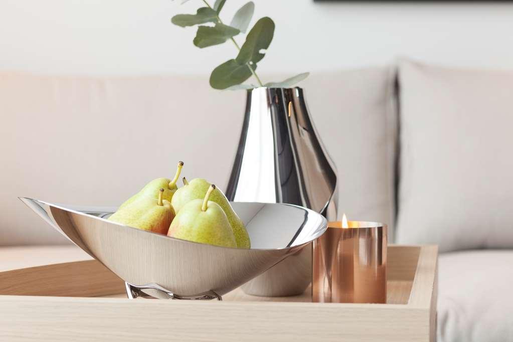 One Global Resorts Green Square Sidney Oda fotoğraf Vases and bowls