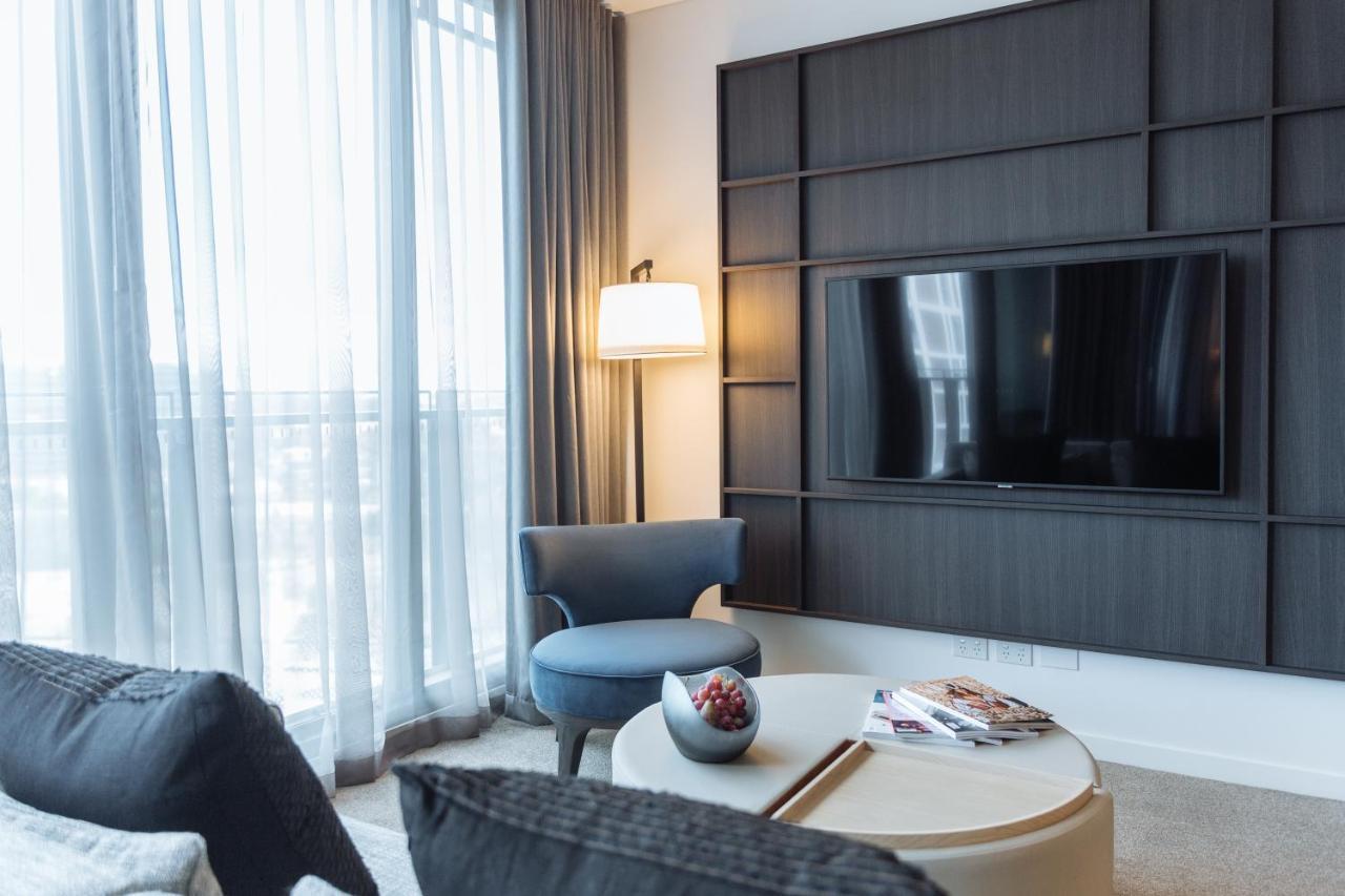 One Global Resorts Green Square Sidney Dış mekan fotoğraf A living room at the Ritz-Carlton, Kuala Lumpur