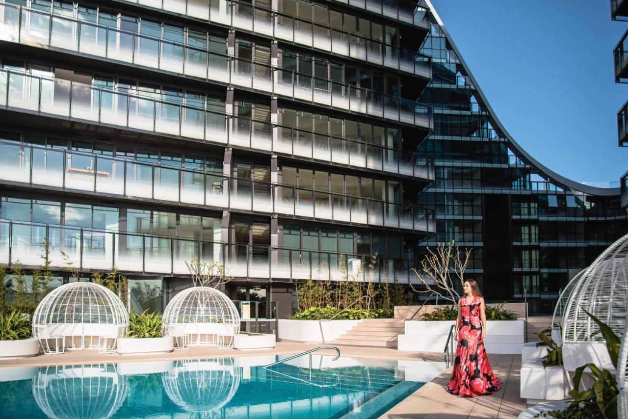 One Global Resorts Green Square Sidney Dış mekan fotoğraf The pool at the hotel